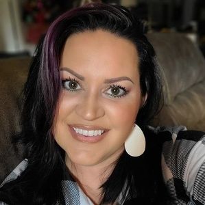 Meet your Posher, Rebekah